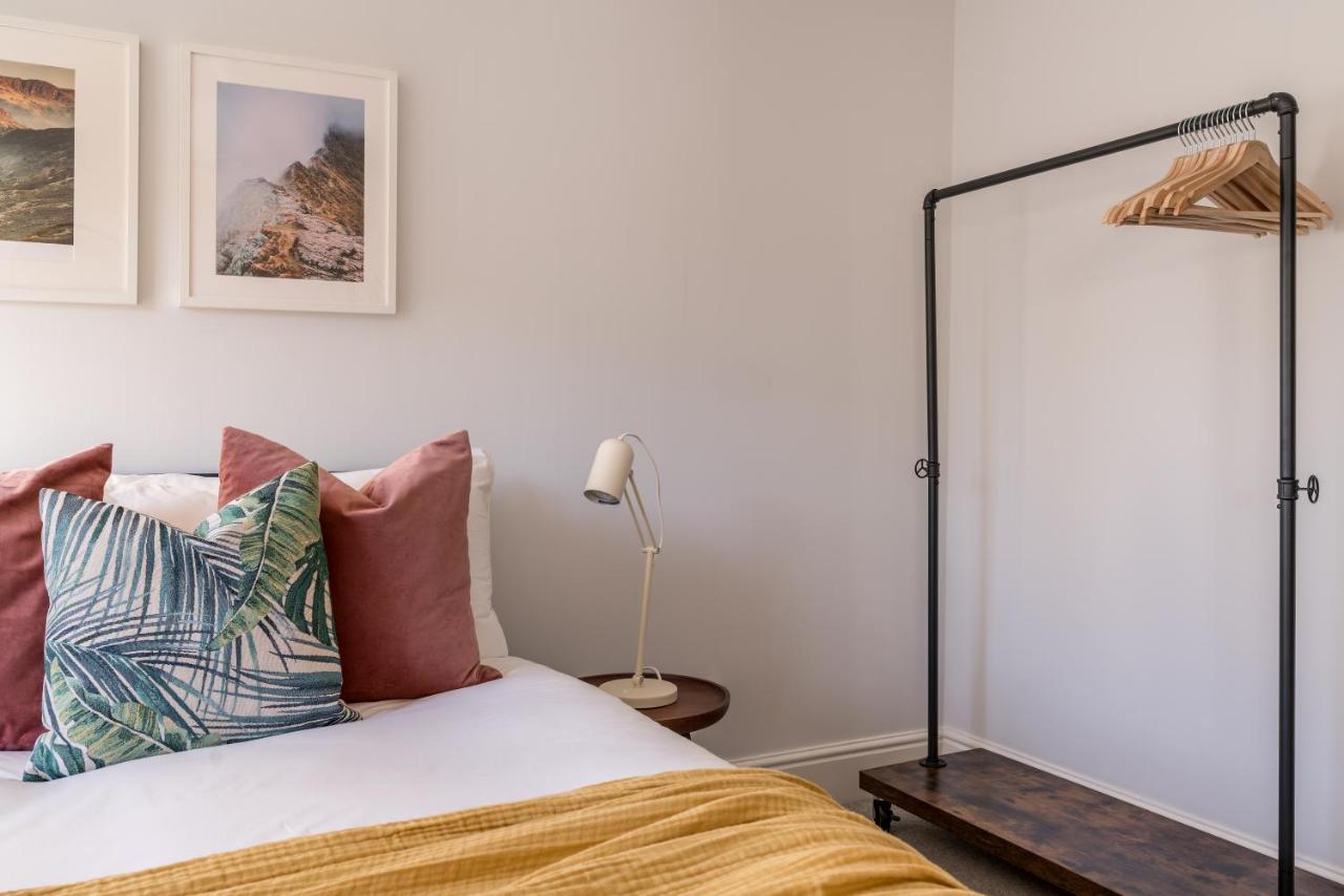 No. 5 The Court-With Free Parking Apartment Windermere Bagian luar foto